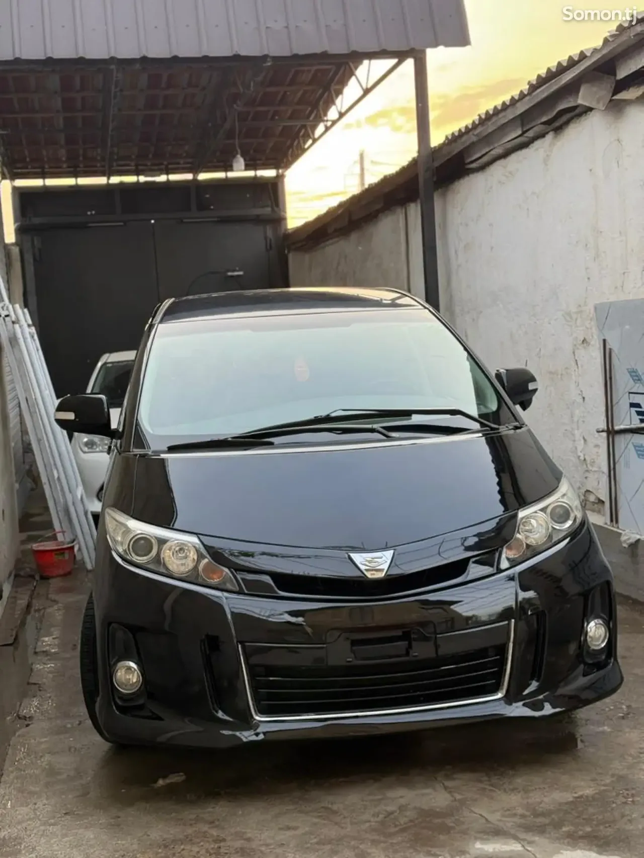 Toyota Estima 2014 · 2.4 AT