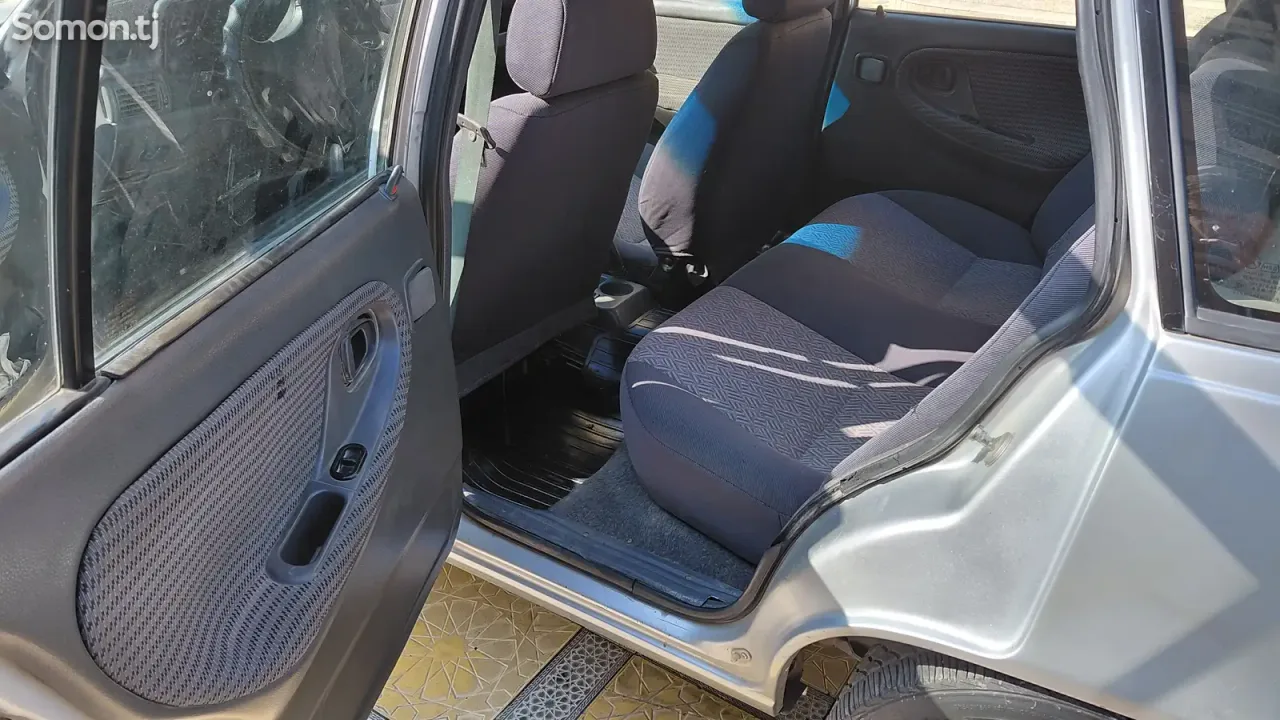 Daewoo Nexia 1995 · 1.6 MT