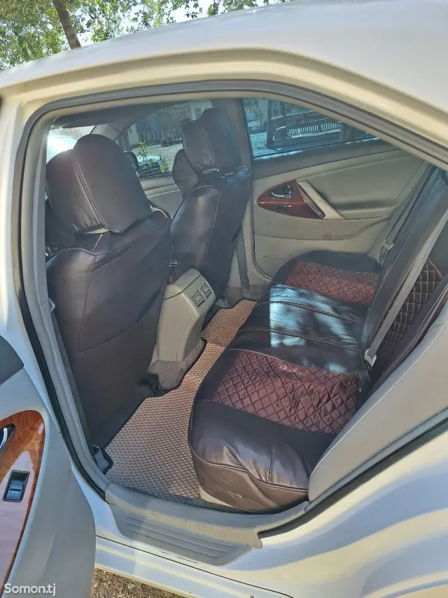 Toyota Camry 2010 · 2.4 AT