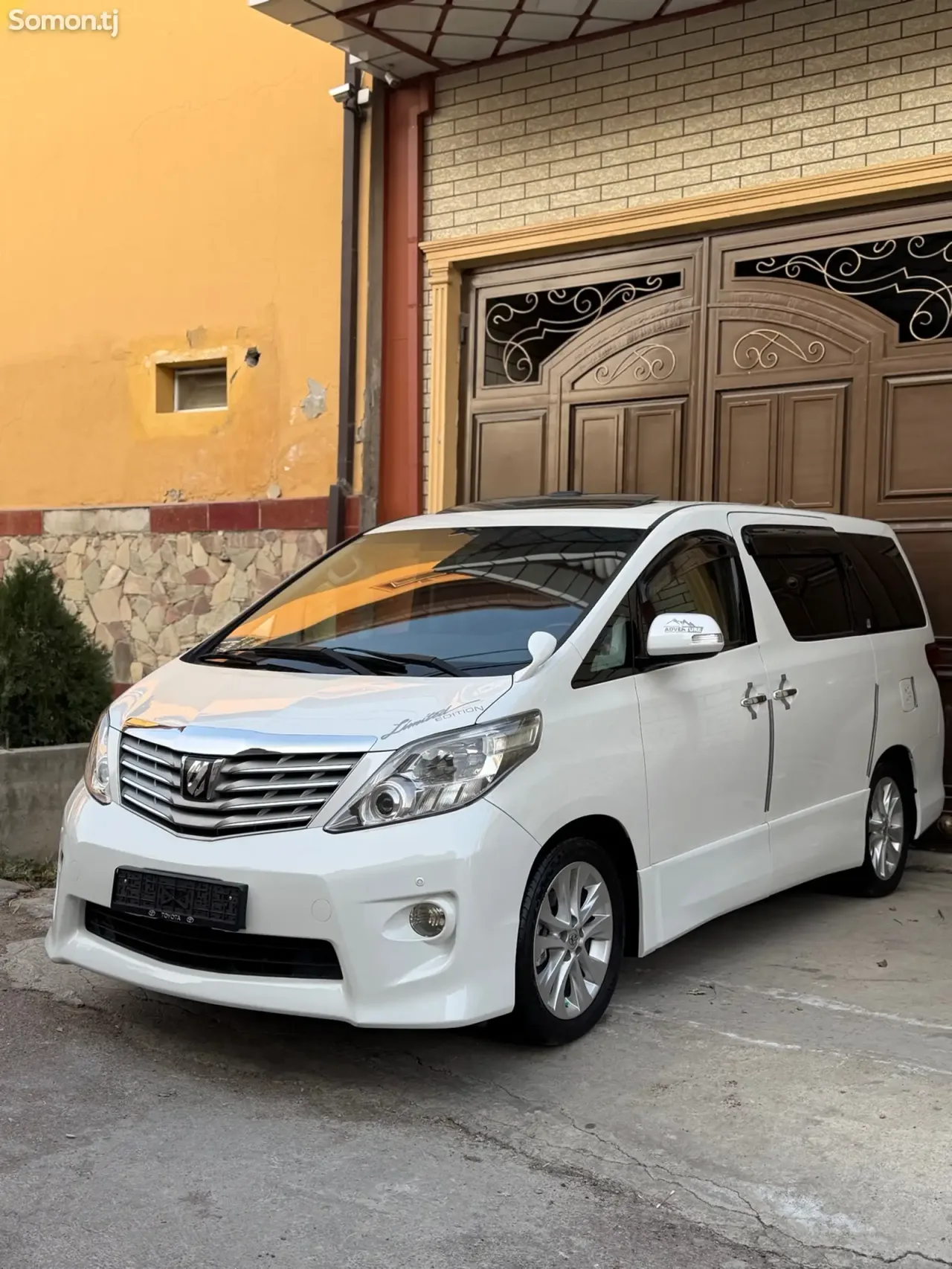 Toyota Alphard 2014 · 2.4 AT