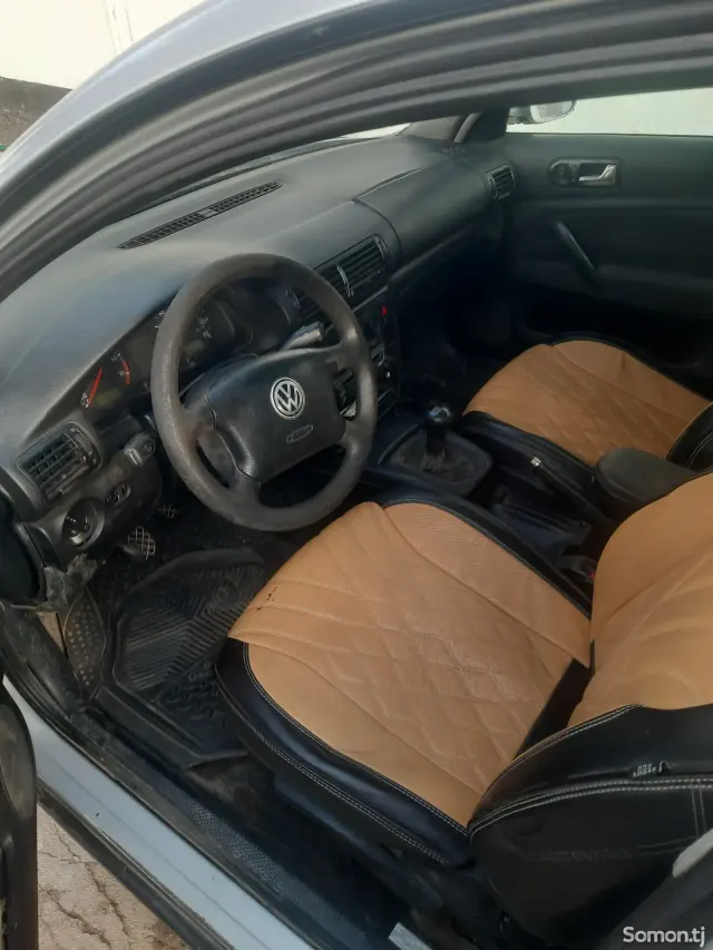 Volkswagen Passat 1997 · 1.8 MT