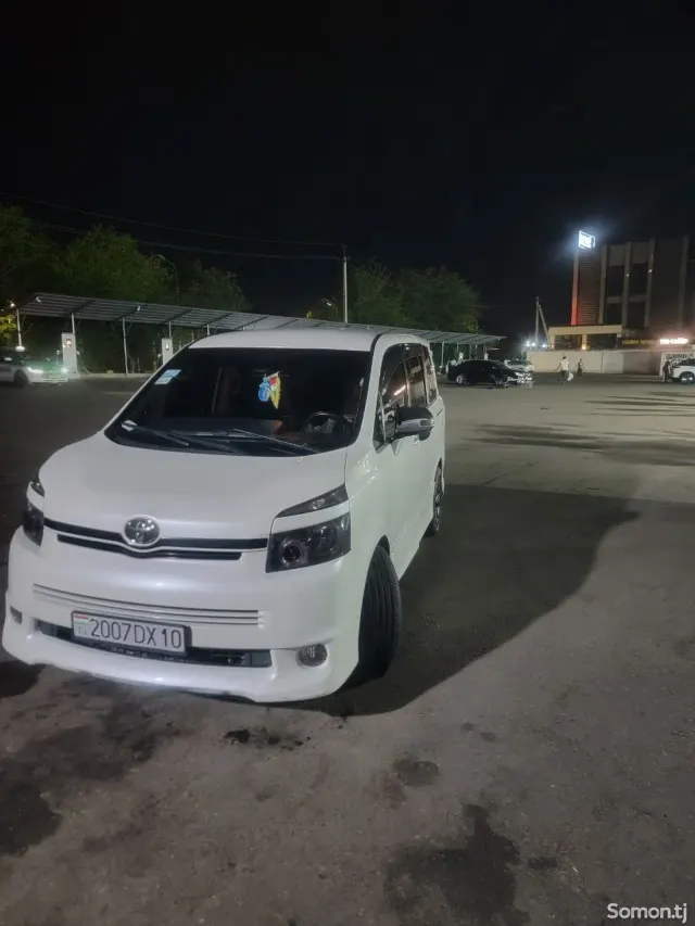Toyota Voxy 2008 · 2.0 AT