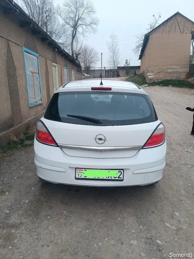 Opel Astra H 2006 · 1.4 MT