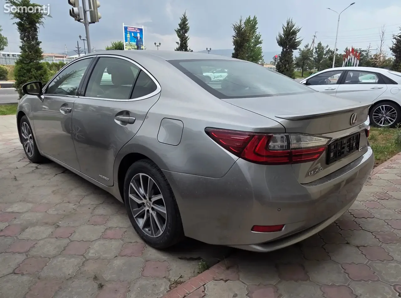 Lexus ES series 2016 · 2.5 AT