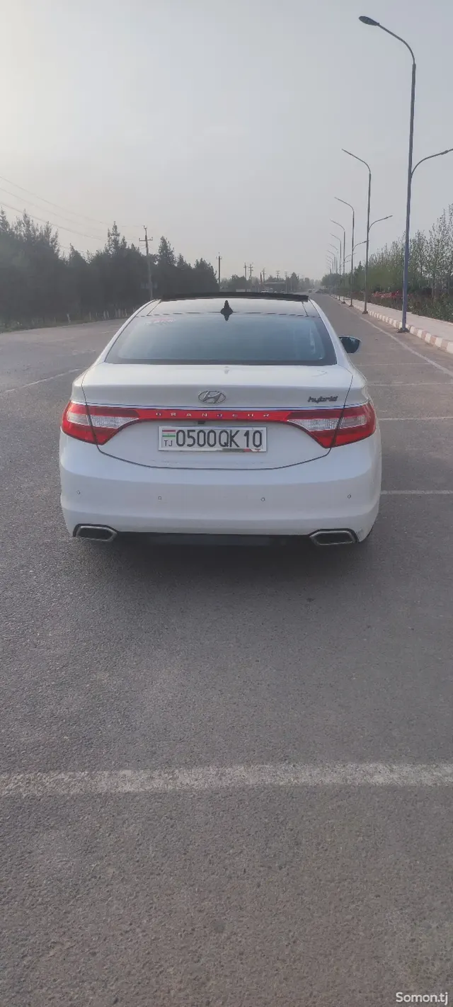Hyundai Grandeur 2014 · 2.4 AT