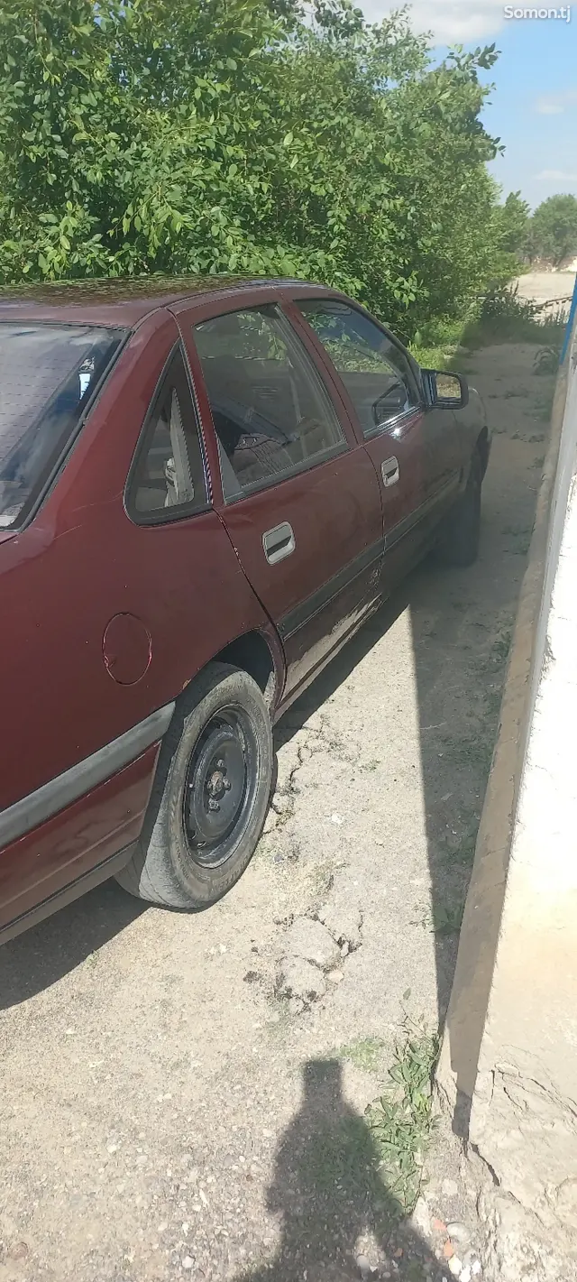 Opel Vectra A 1991 · 1.6 MT