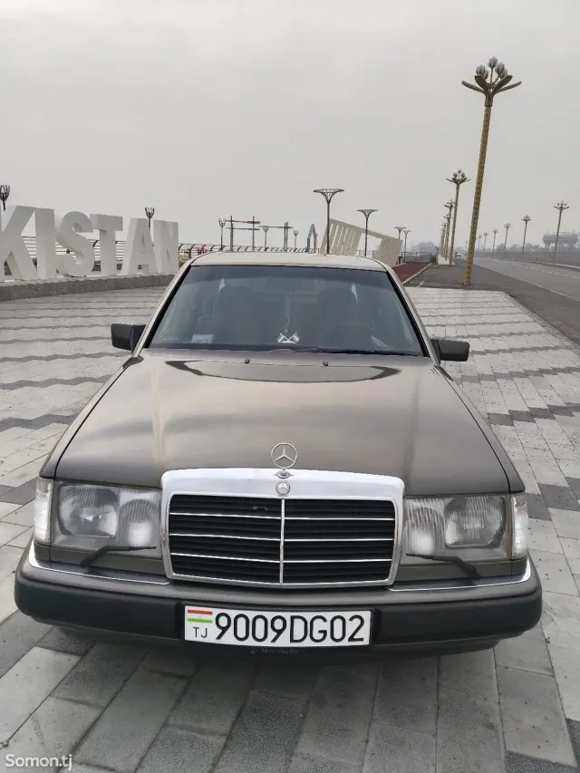 Mercedes-Benz W124 1991 · 2.5 MT