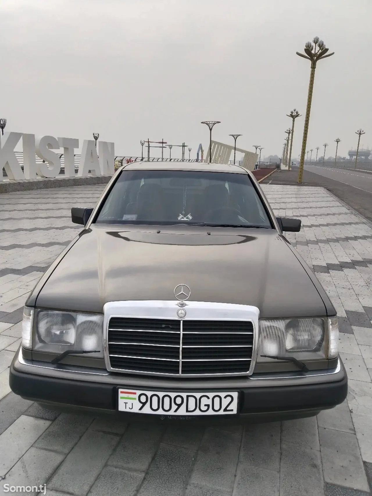 Mercedes-Benz W124 1991 · 2.5 MT
