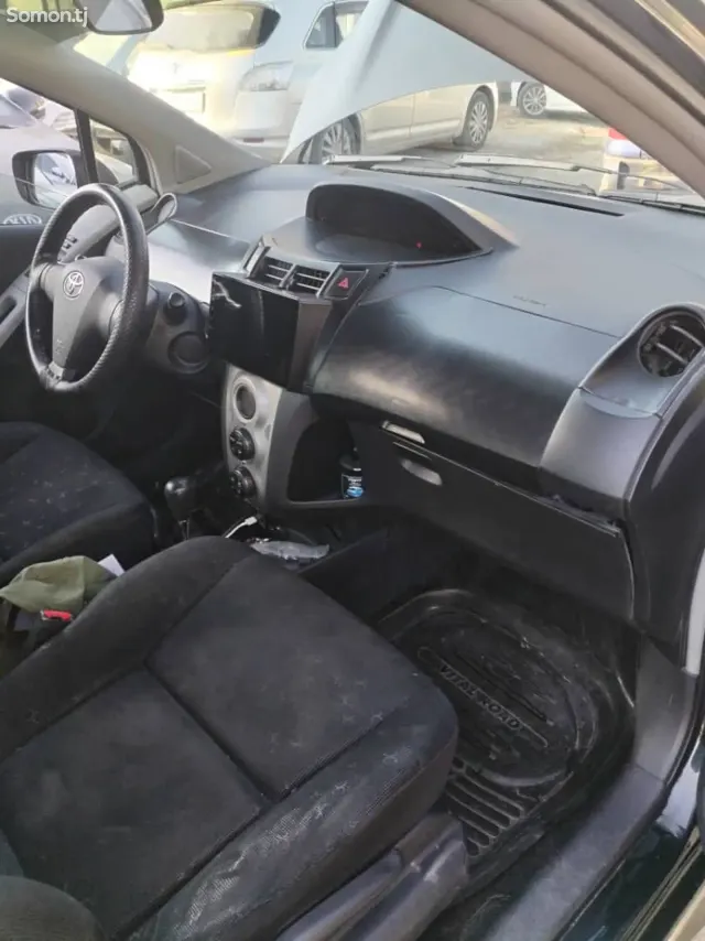 Toyota Vitz 2009 · 1.5 AT