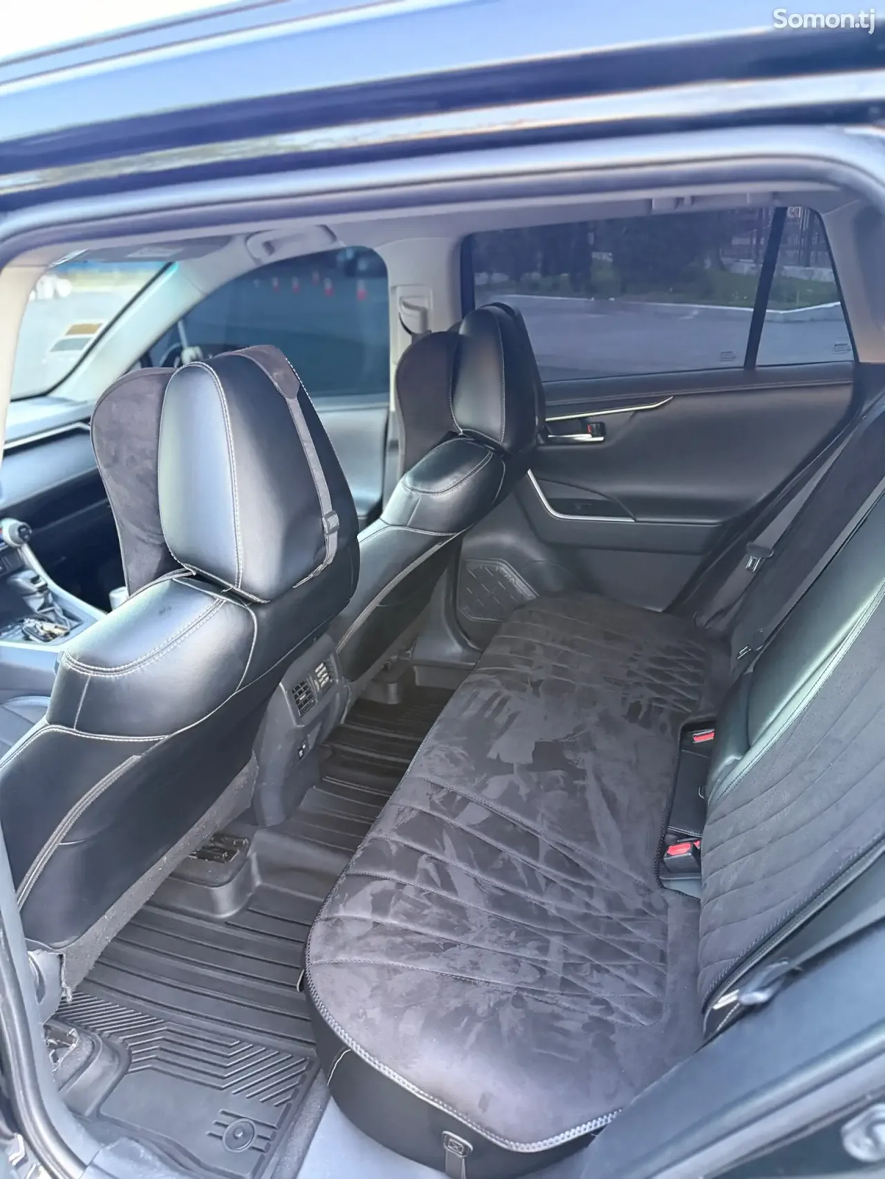 Toyota RAV 4 2020 · 2.5 AT