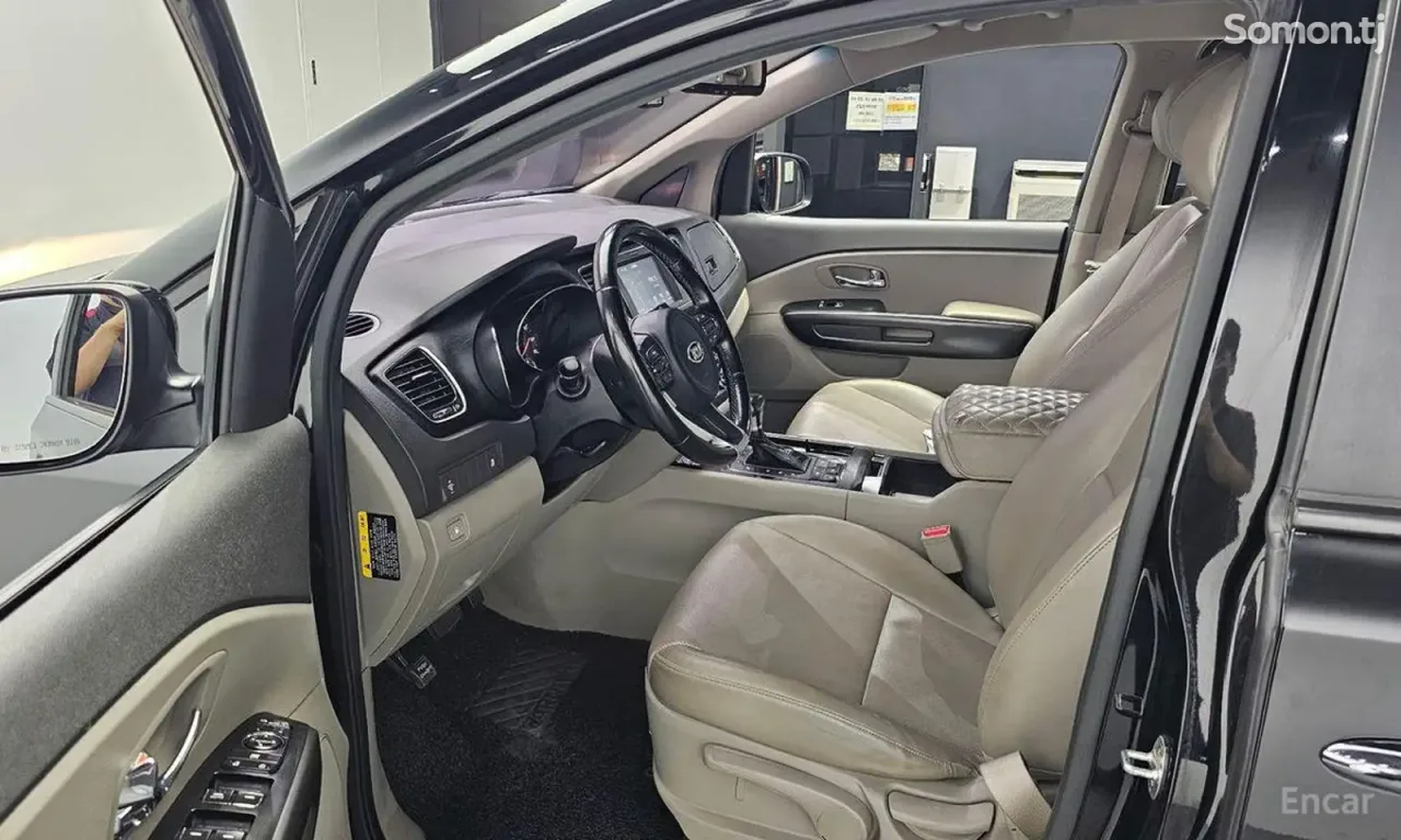Kia Carnival 2016 · 2.2 AT
