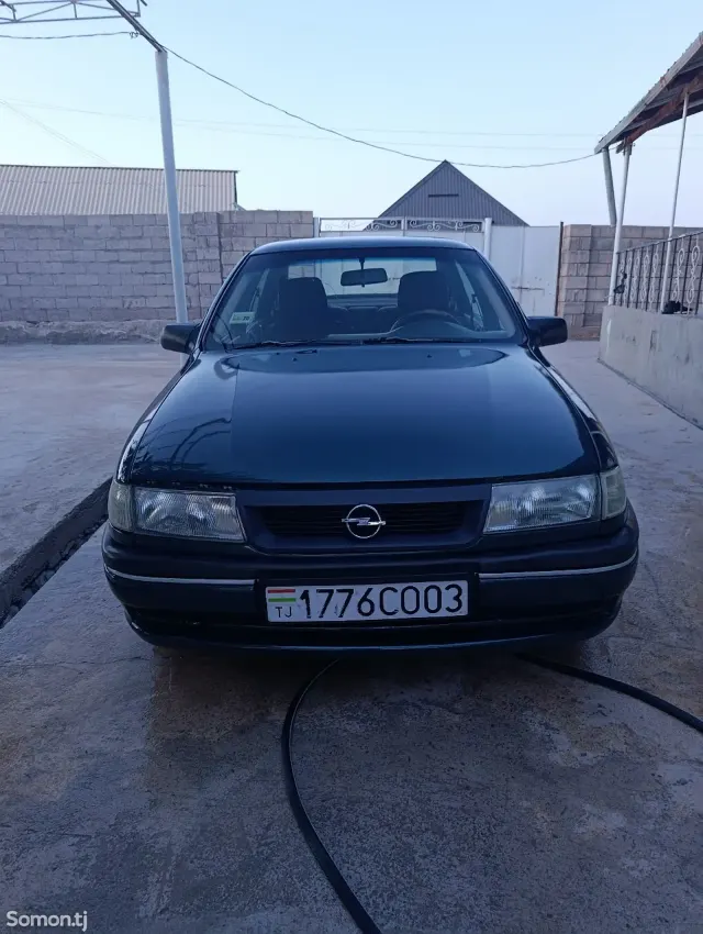 Opel Vectra B 1995 · 0.6 MT