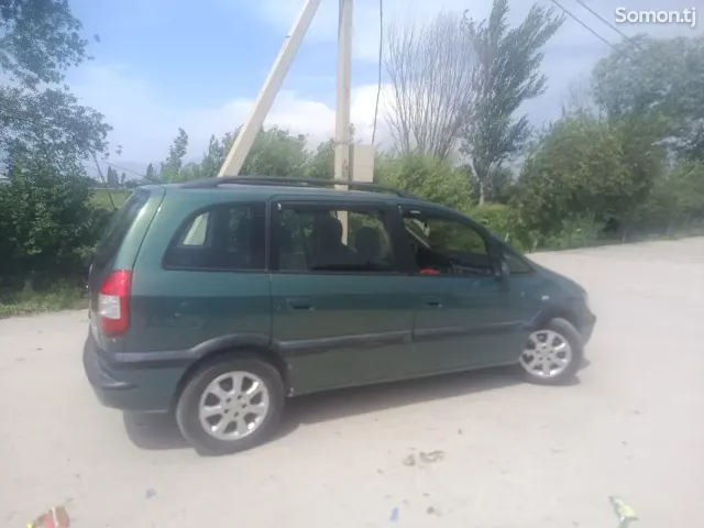 Opel Zafira 2002 · 1.6 MT