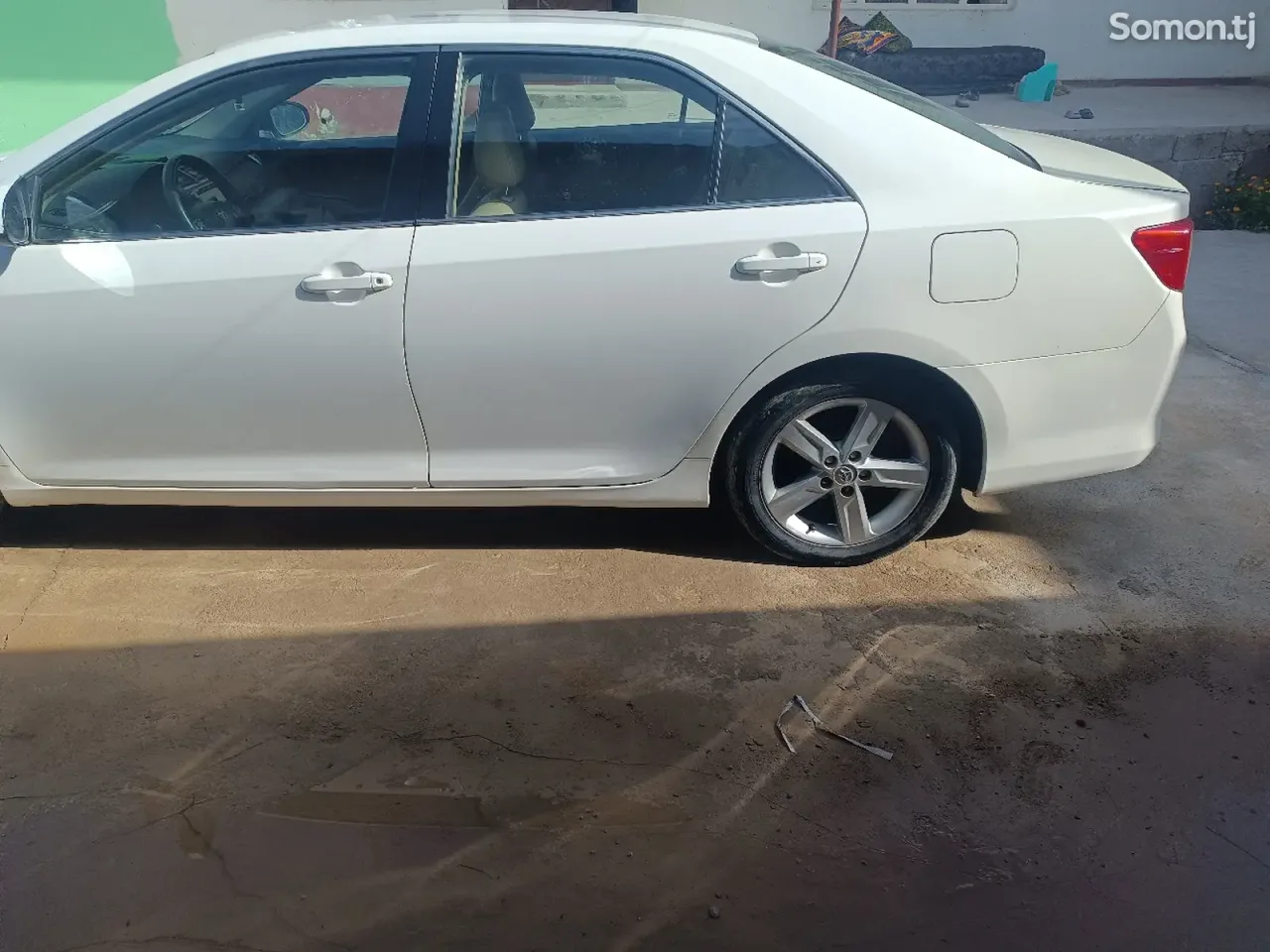 Toyota Camry 2012 · 2.4 AT