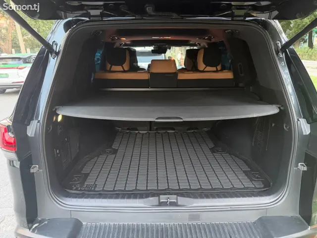 Lexus LX series 2022 · 5.0 AT