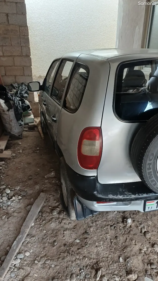 Chevrolet Niva 2006 · 1.6 MT