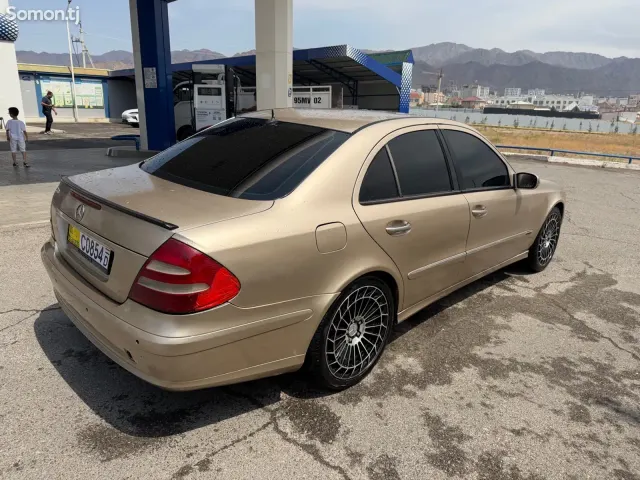 Mercedes-Benz E class 2004 · 2.2 AT