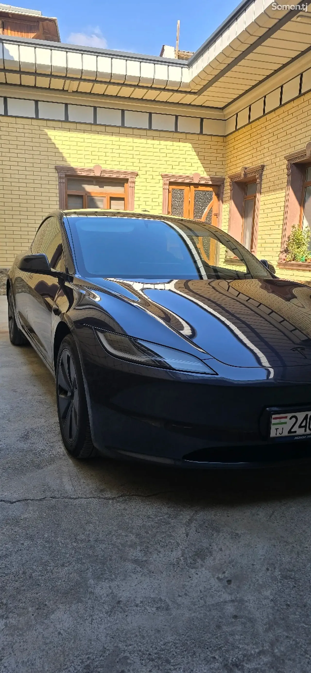 Tesla Model 3 2025 · AT