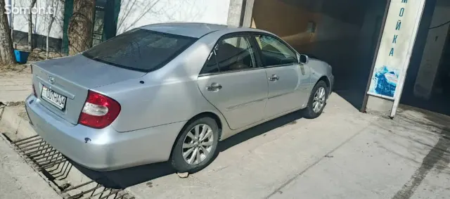 Toyota Camry 2005 · 2.4 MT