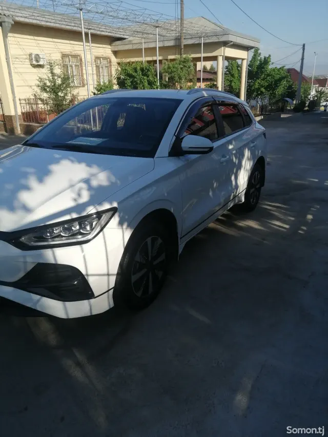 BYD E2 2024 · 1.0 AT