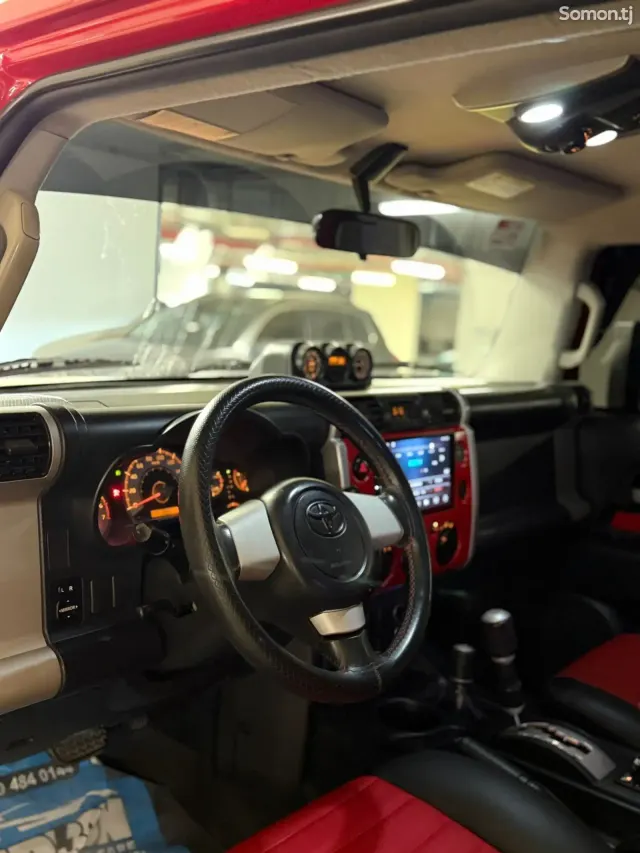 Toyota FJ Cruiser 2014 · 4.0 AT