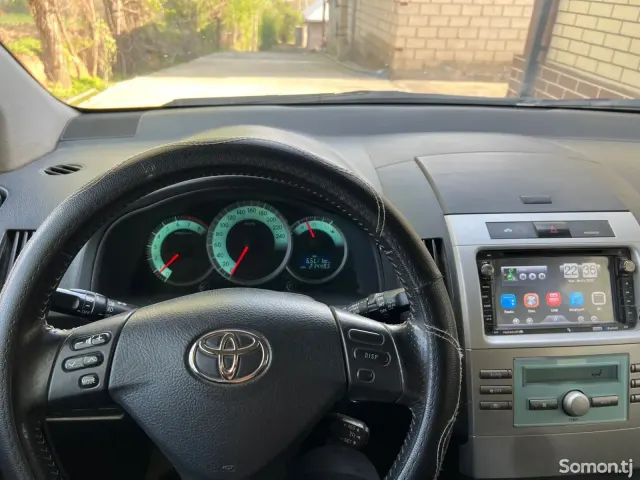Toyota Corolla Verso 2006 · 1.8 MT