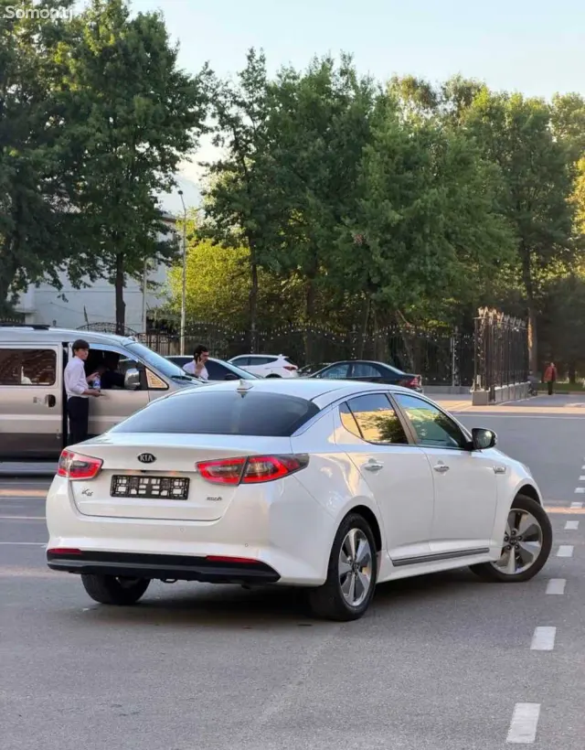 Kia K5 2015 · 2.0 AT