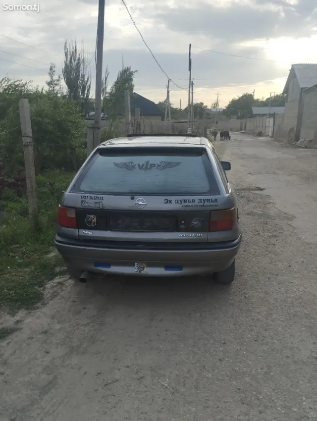 Opel Astra F 1993 · 1.6 MT