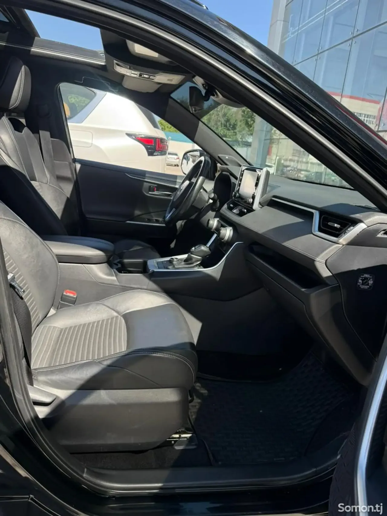 Toyota RAV 4 2022 · 2.5 AT