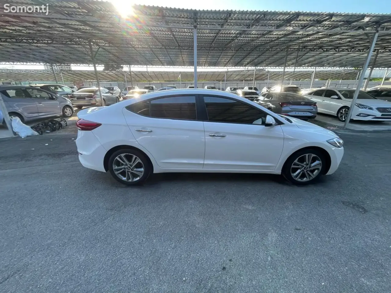 Hyundai Avante 2017 · 1.6 AT