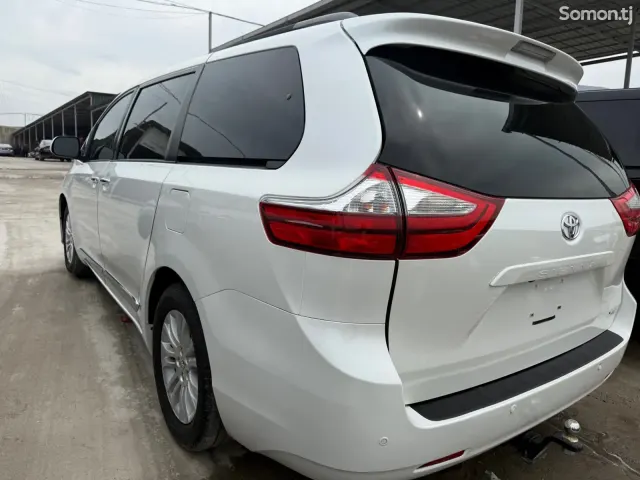 Toyota Sienna 2015 · 3.5 AT