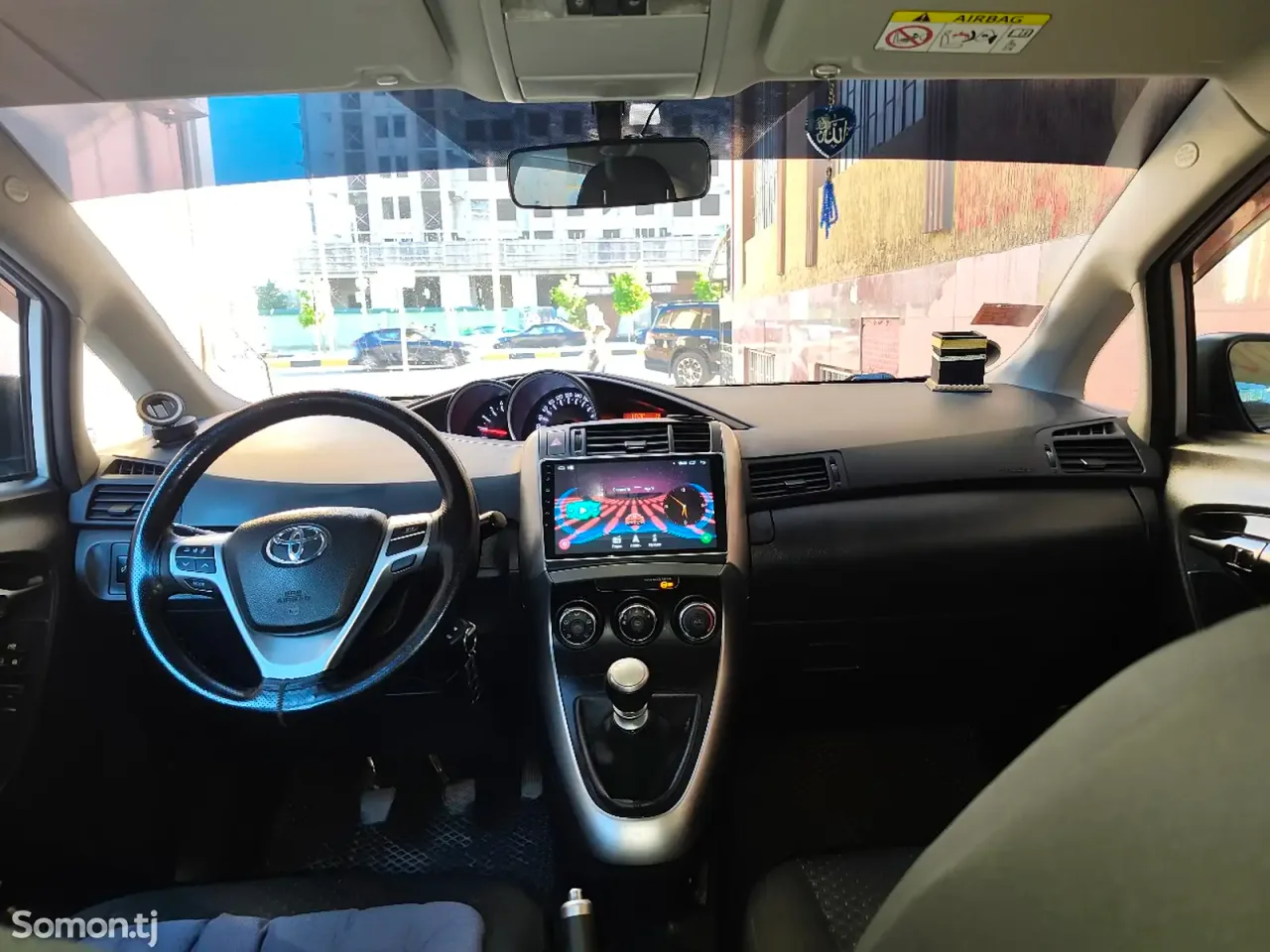 Toyota Verso 2014 · 1.6 MT