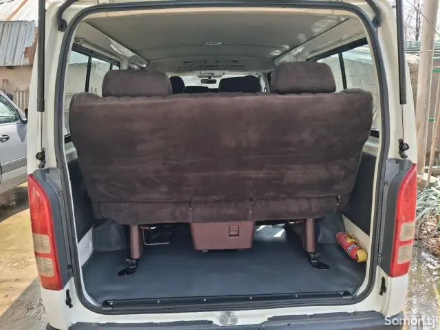 Toyota HiAce 2007 · 2.4 MT