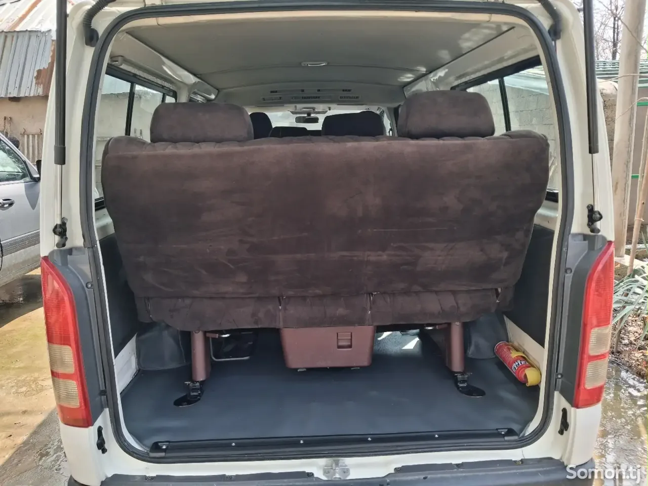 Toyota HiAce 2007 · 2.4 MT