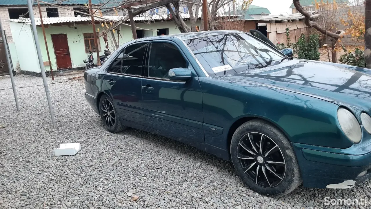 Mercedes-Benz E class 2000 · 2.3 MT