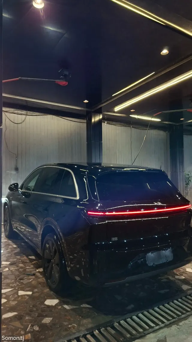 Li Auto (Lixiang) L6 2026 · AT