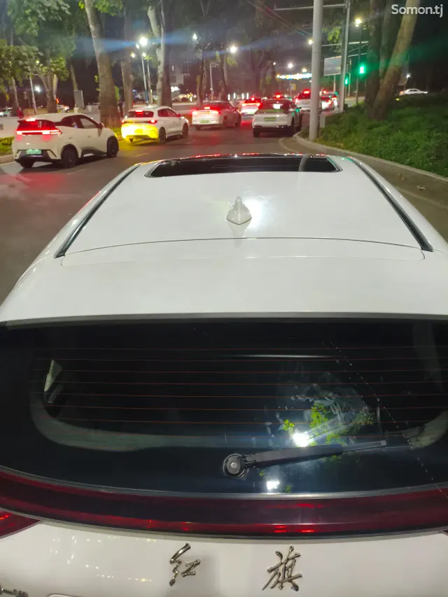 Hongqi E-HS3 2019 · AT