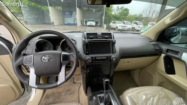 Toyota Land Cruiser Prado 2015 · 4.0 AT
