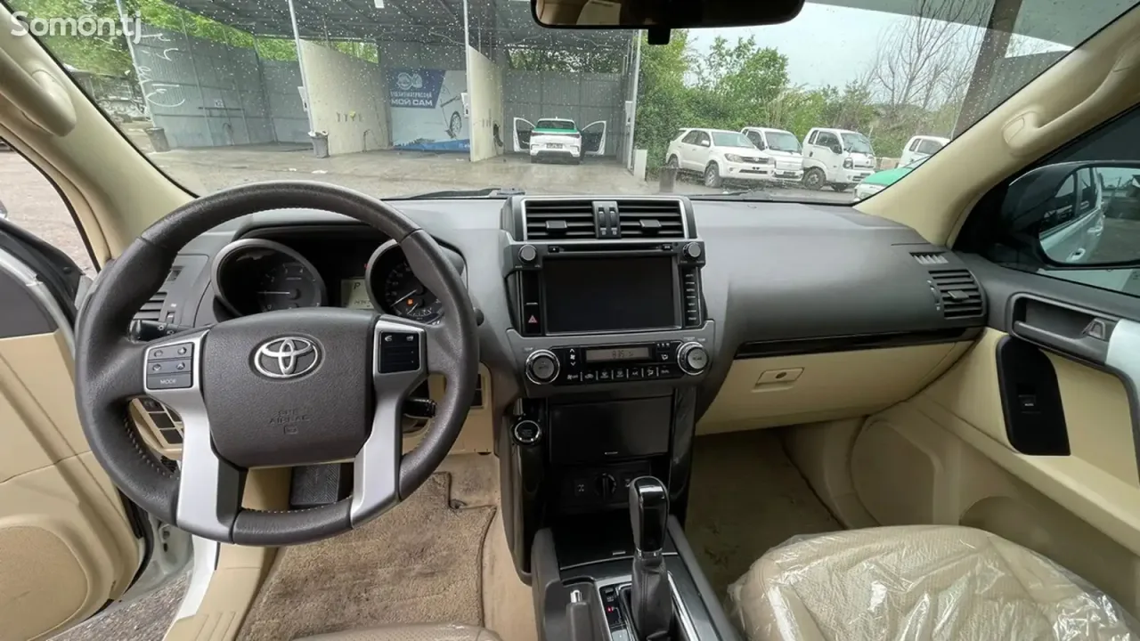 Toyota Land Cruiser Prado 2015 · 4.0 AT