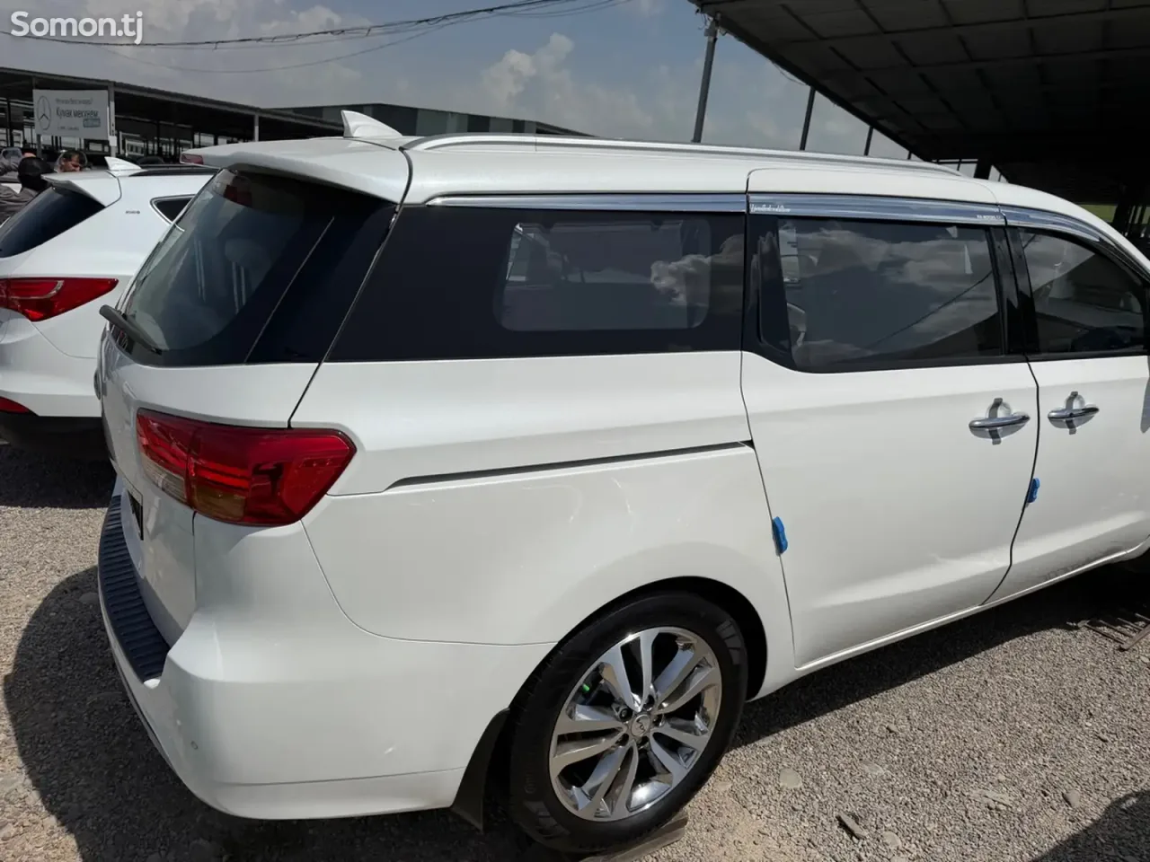Kia Carnival 2015 · 2.0 AT