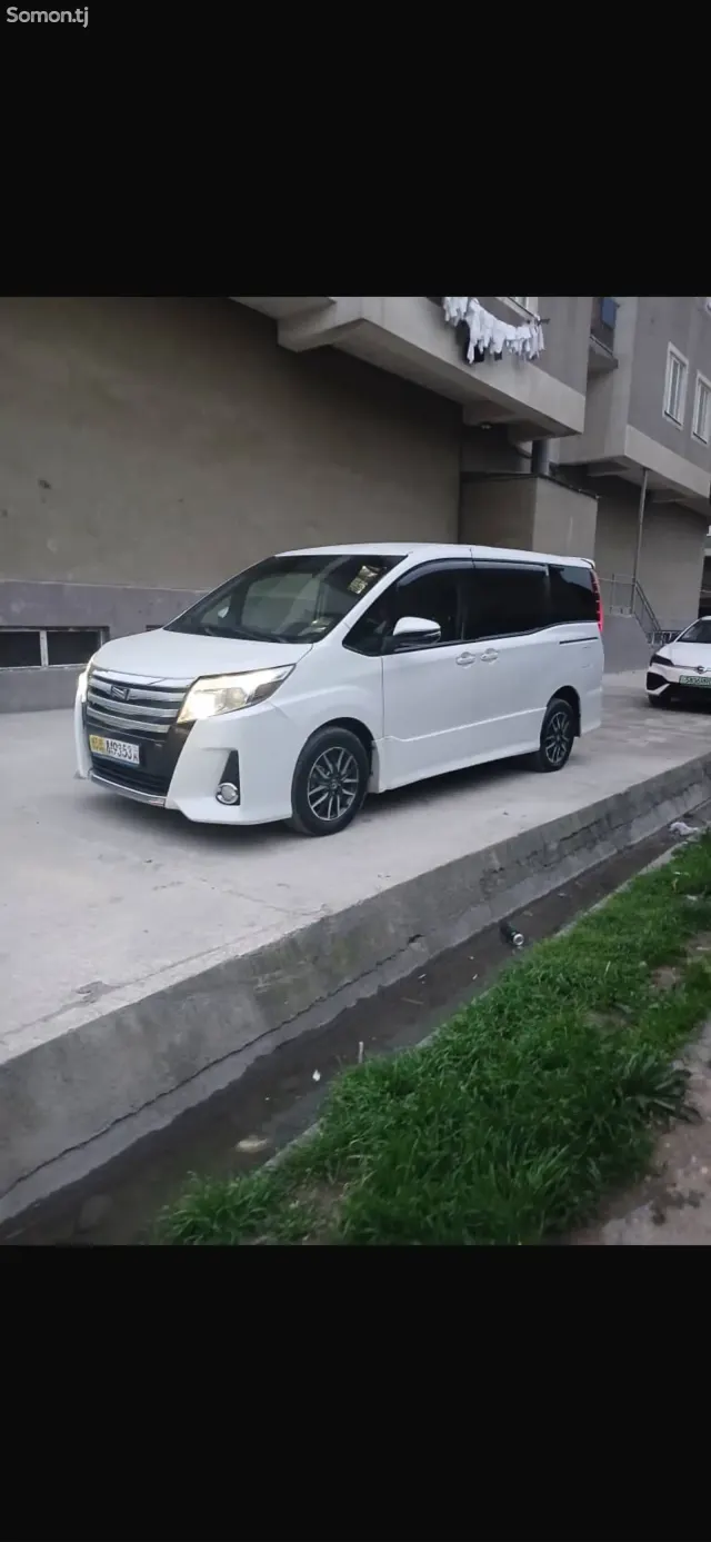 Toyota Voxy 2014 · 2.0 AT