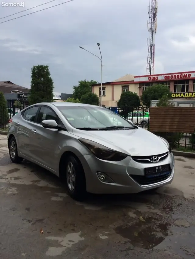 Hyundai Avante 2012 · 1.6 AT