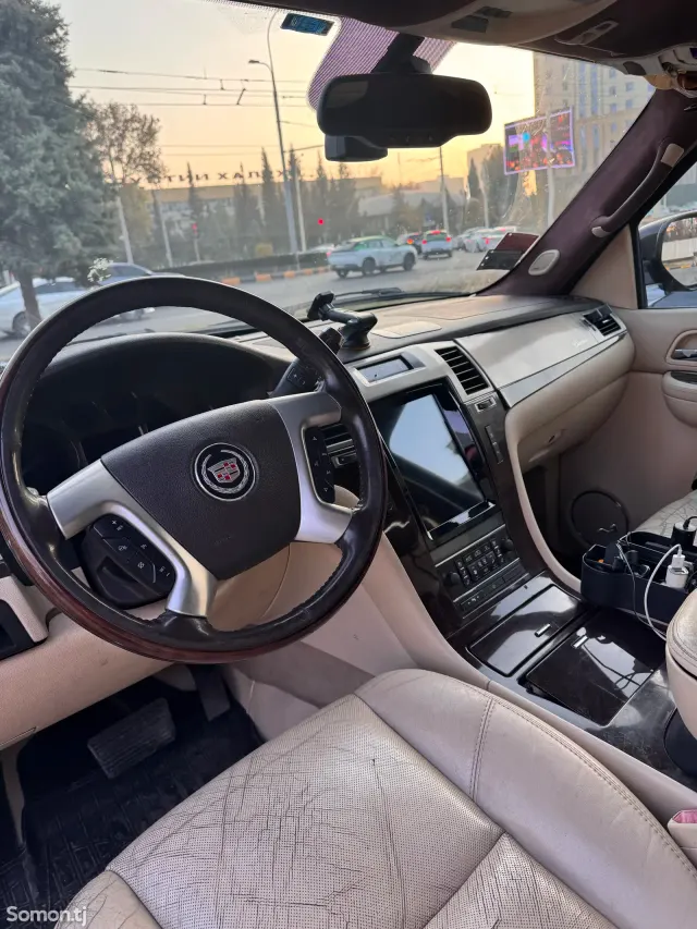 Cadillac Другая модель 2007 · 6.2 AT