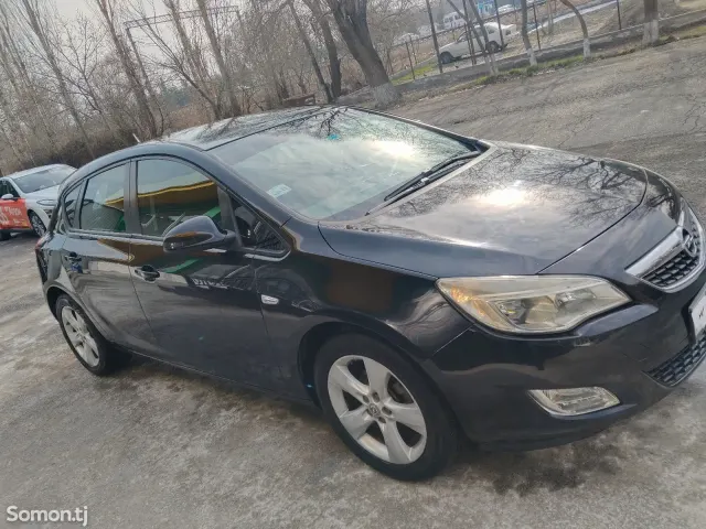 Opel Astra J 2010 · 1.4 MT