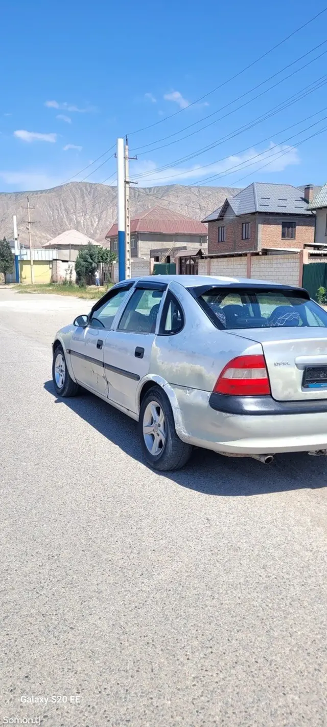 Opel Vectra B 1997 · 1.6 MT