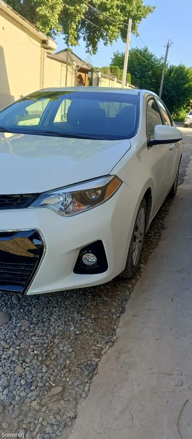 Toyota Corolla 2015 · 1.8 AT
