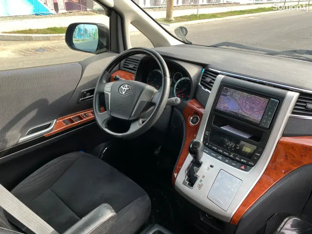 Toyota Vellfire 2011 · 2.4 CVT