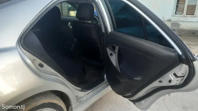 Toyota Camry 2010 · AT