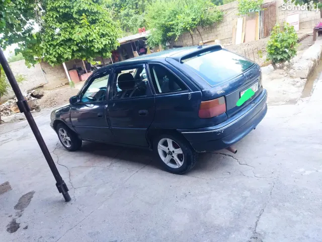 Opel Astra F 1995 · 1.6 MT