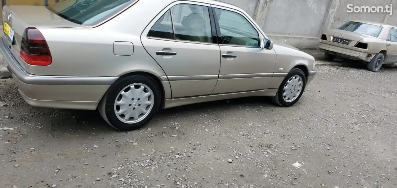 Mercedes-Benz E class 1999 · 2.0 AT